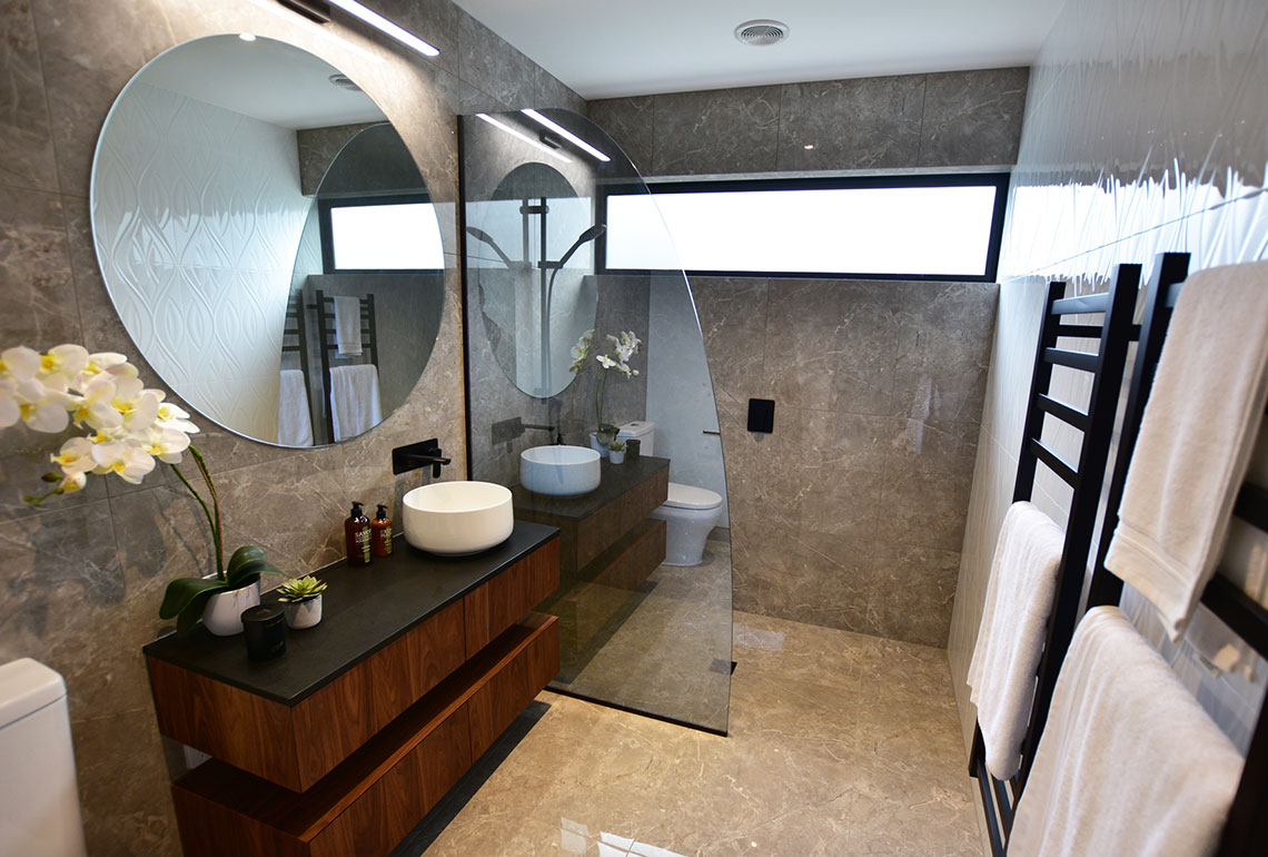Arc Shower Screen arc screen and circle mirror